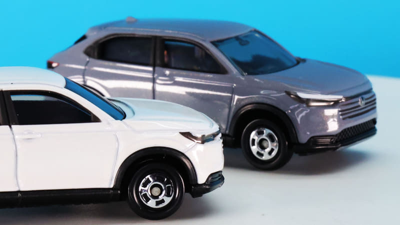 ホイールはシルバーメッキのトミカホイールを採用