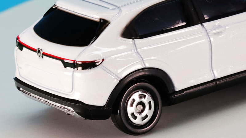 リアのコンビランプは細かな塗分けが好印象、ホンダロゴはプリントです