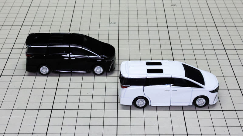 リア：スクエアな形状で使い勝手のよさそうなリアセクション