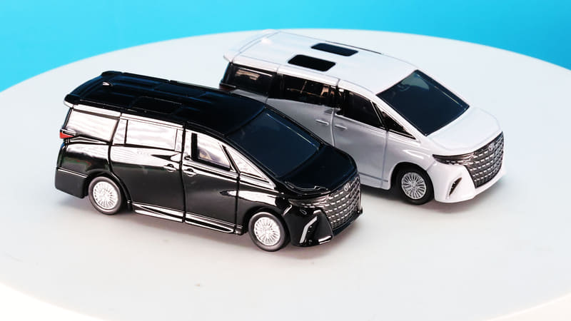 ブラックとホワイトはアルファードの人気カラー！