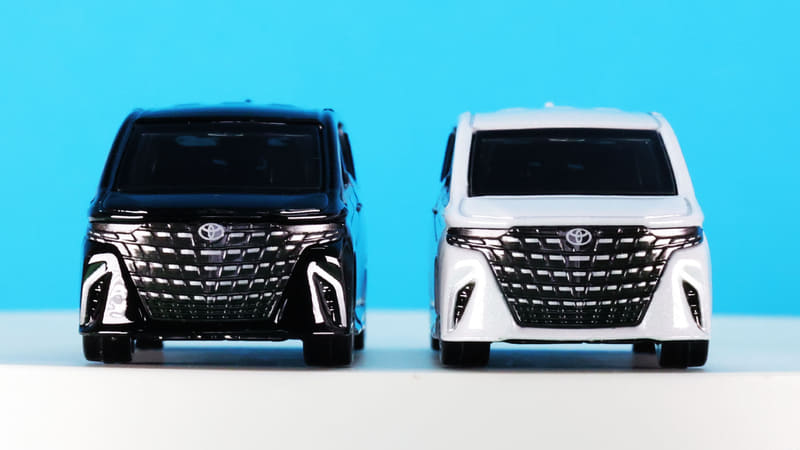 フロントマスクのグリルのディテールが迫力満点