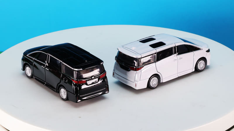 アルファードはエグゼクティブを後席に乗せるサルーンとしても重宝されています