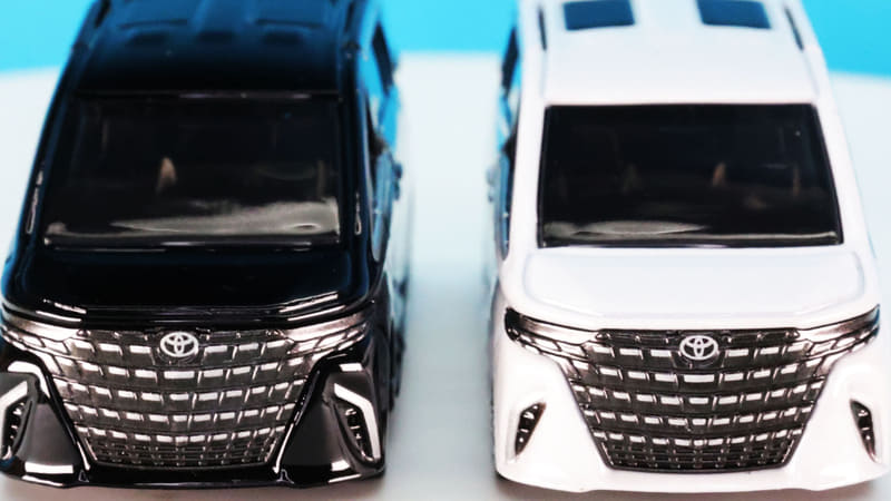 フロントグリルは細かな塗装でディテーリングされています