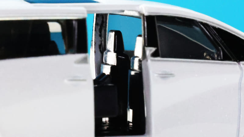 フロントのハイバックシートも見えます