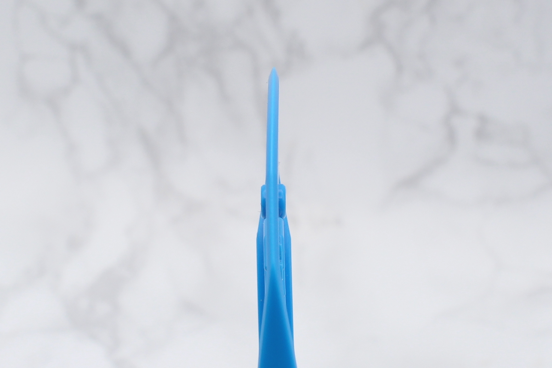 刃と言えるものはなく、先端を触っても危なくない。ジョイントの太さを測る穴がある