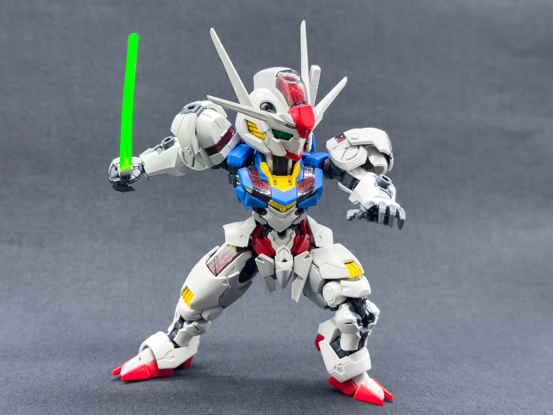 MGSDのガンプラは激しいアクションポーズもバッチリ決まります。