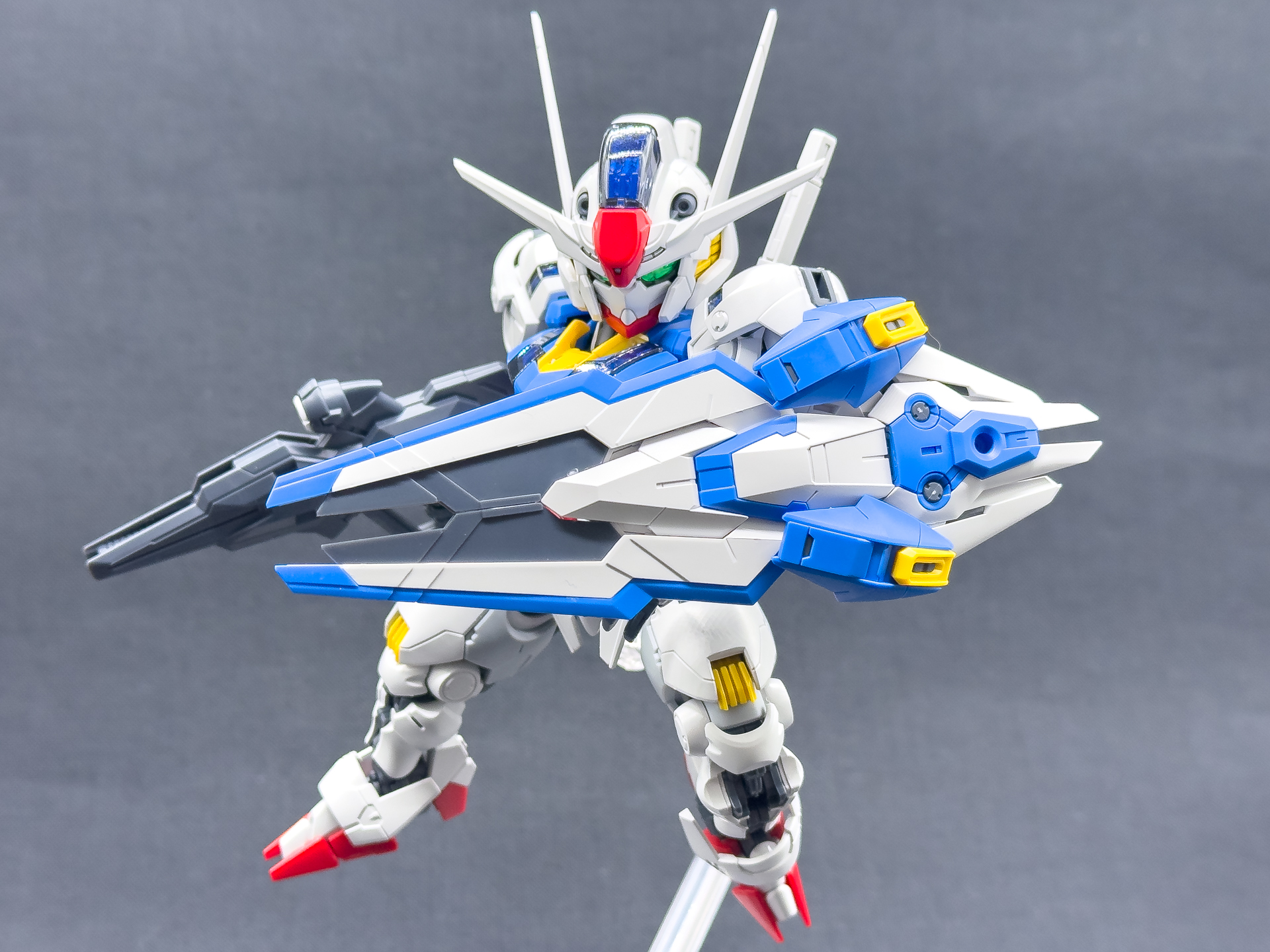 MGSDのガンプラは激しいアクションポーズもバッチリ決まります。