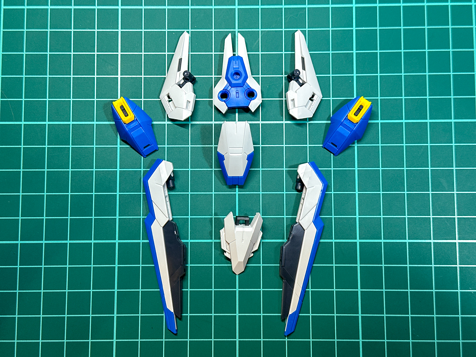ガンビットをシールドへ合体させる際は接続パーツを使用せず、ガンビットそれぞれに備えたジョイントで接続します。