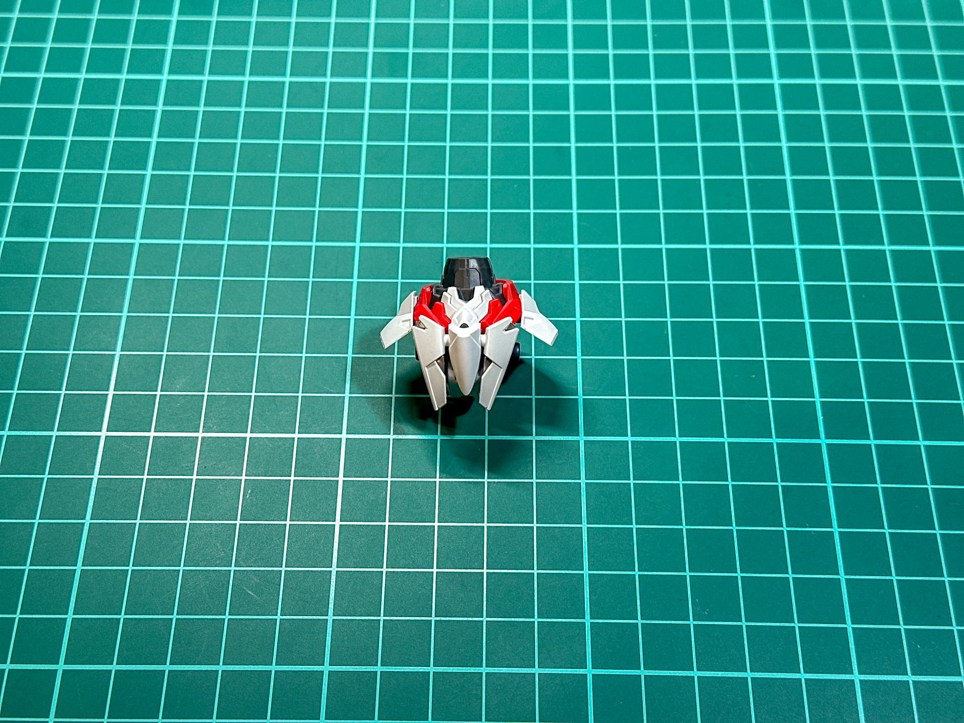 完成した腰部パーツ。本機の特徴としてリアアーマーのない構造です。