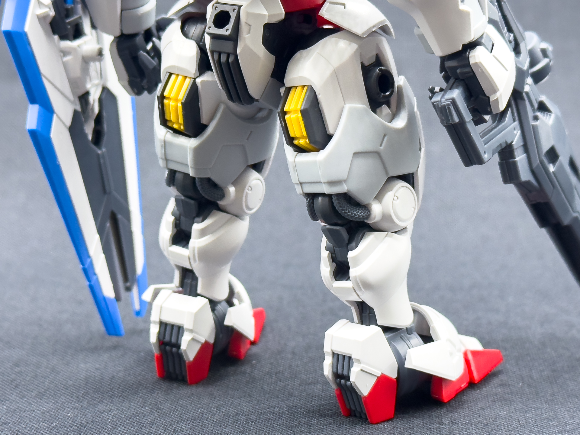 外装パーツがホワイトとライトグレーの2色になりこれまでとは違った印象です。