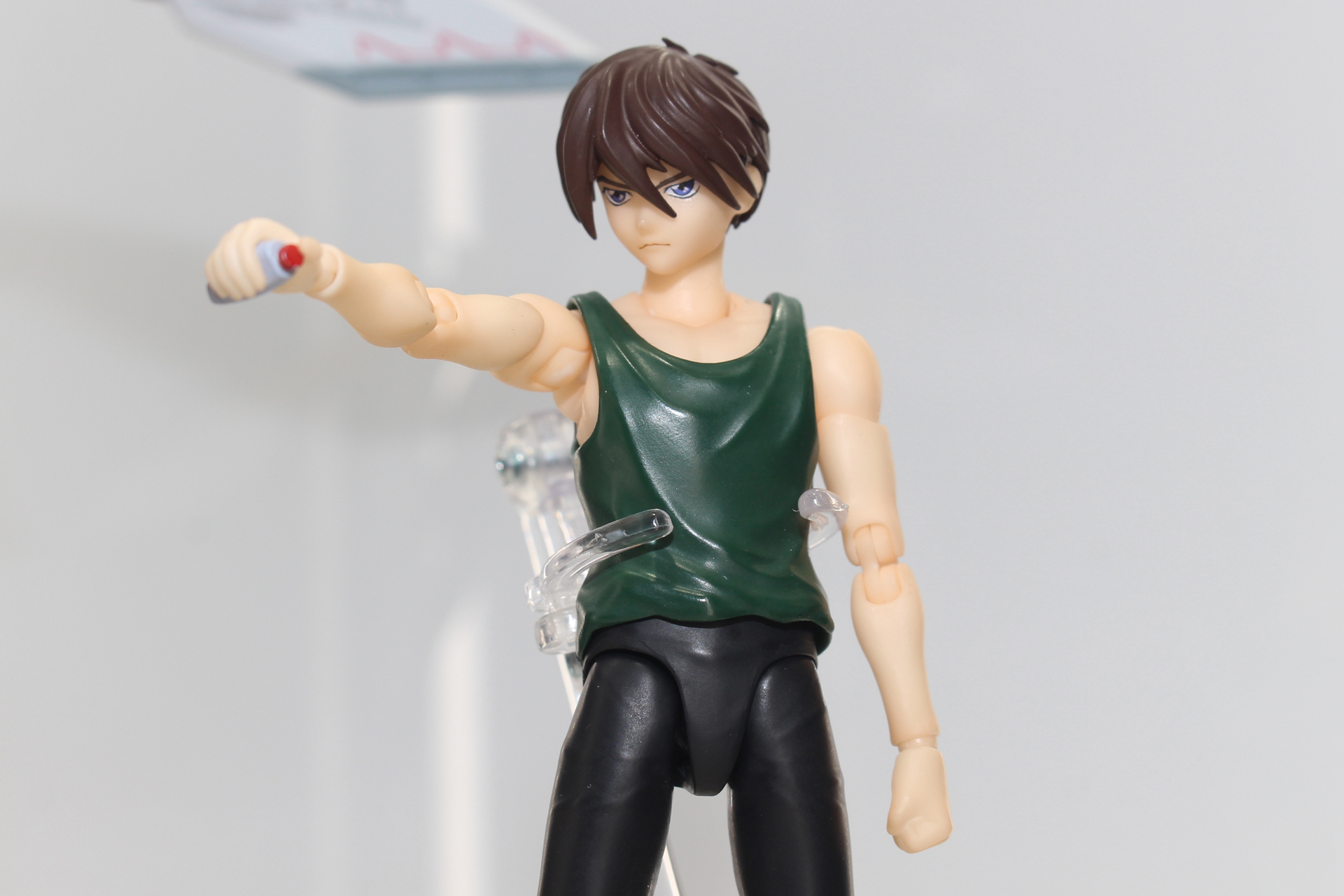 馴染み深いタンクトップ姿のヒイロをアクションフィギュアで立体化