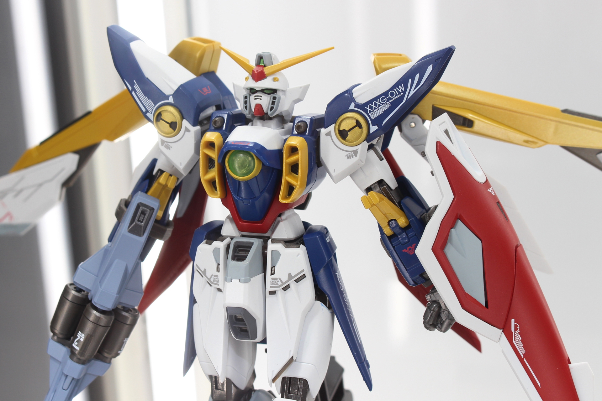 スマートで美しいウイングガンダムの姿を立体化。オリジナルのマーキングも施されている