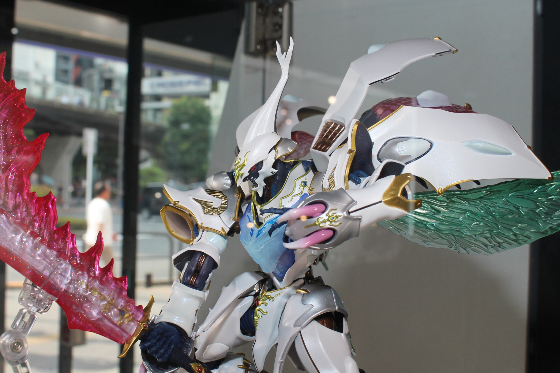 「METAL BUILD DRAGON SCALE サーバイン」を白で塗装した「白き秘宝」バージョン
