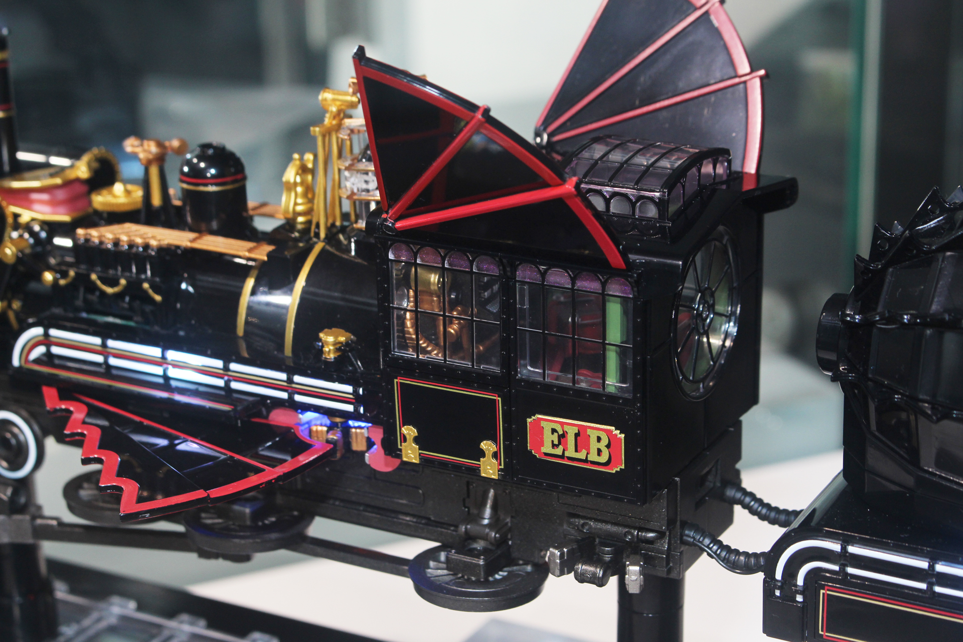 外観はもちろん、運転台内部なども再現されている