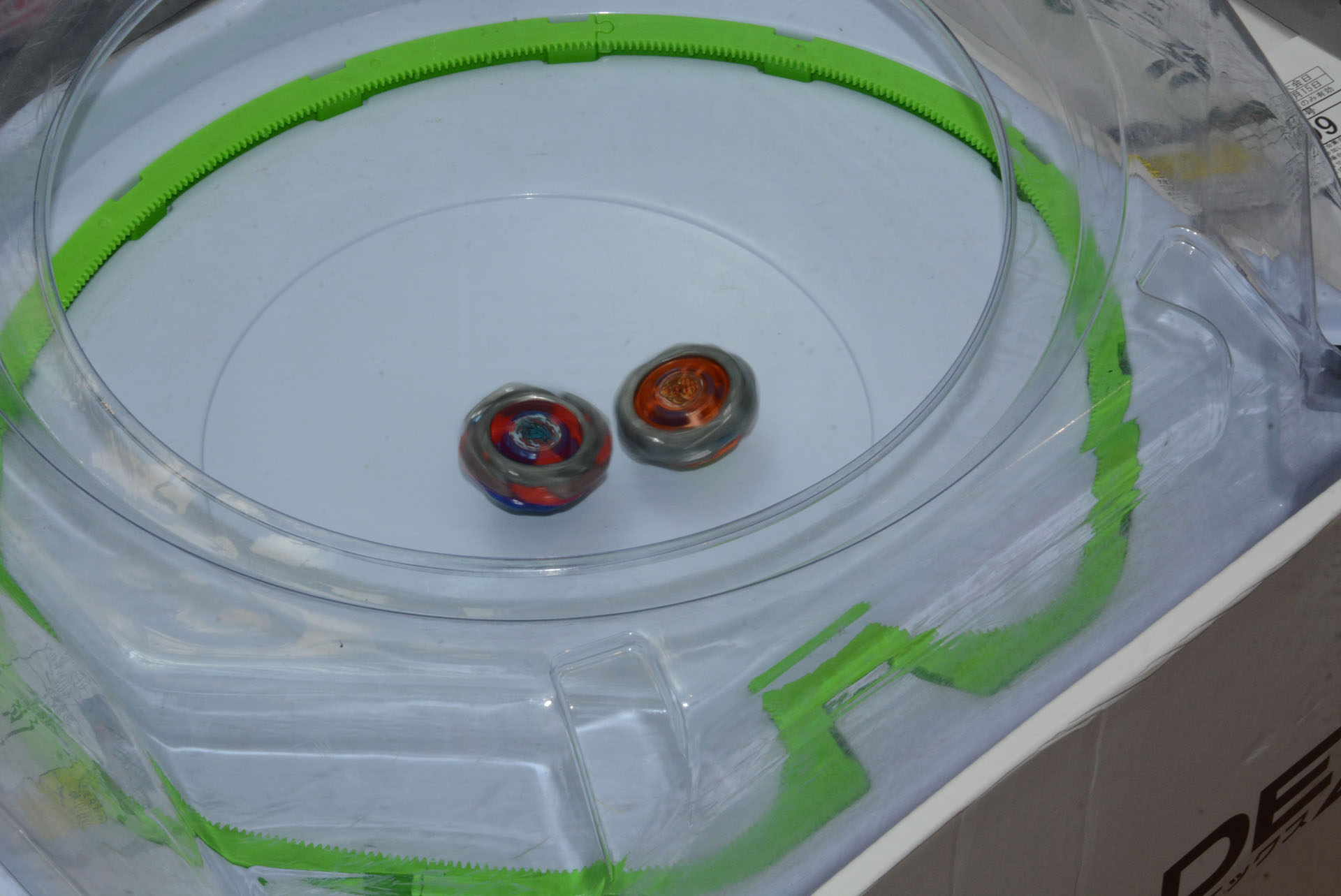 ベイブレードの面白さは金属製のブレードを持つベイ同市が激しくぶつかるところにある。バランス型の耐久度の高さや、攻撃型の相手を吹っ飛ばす力など知識が深まるとさらに観戦が楽しくなる