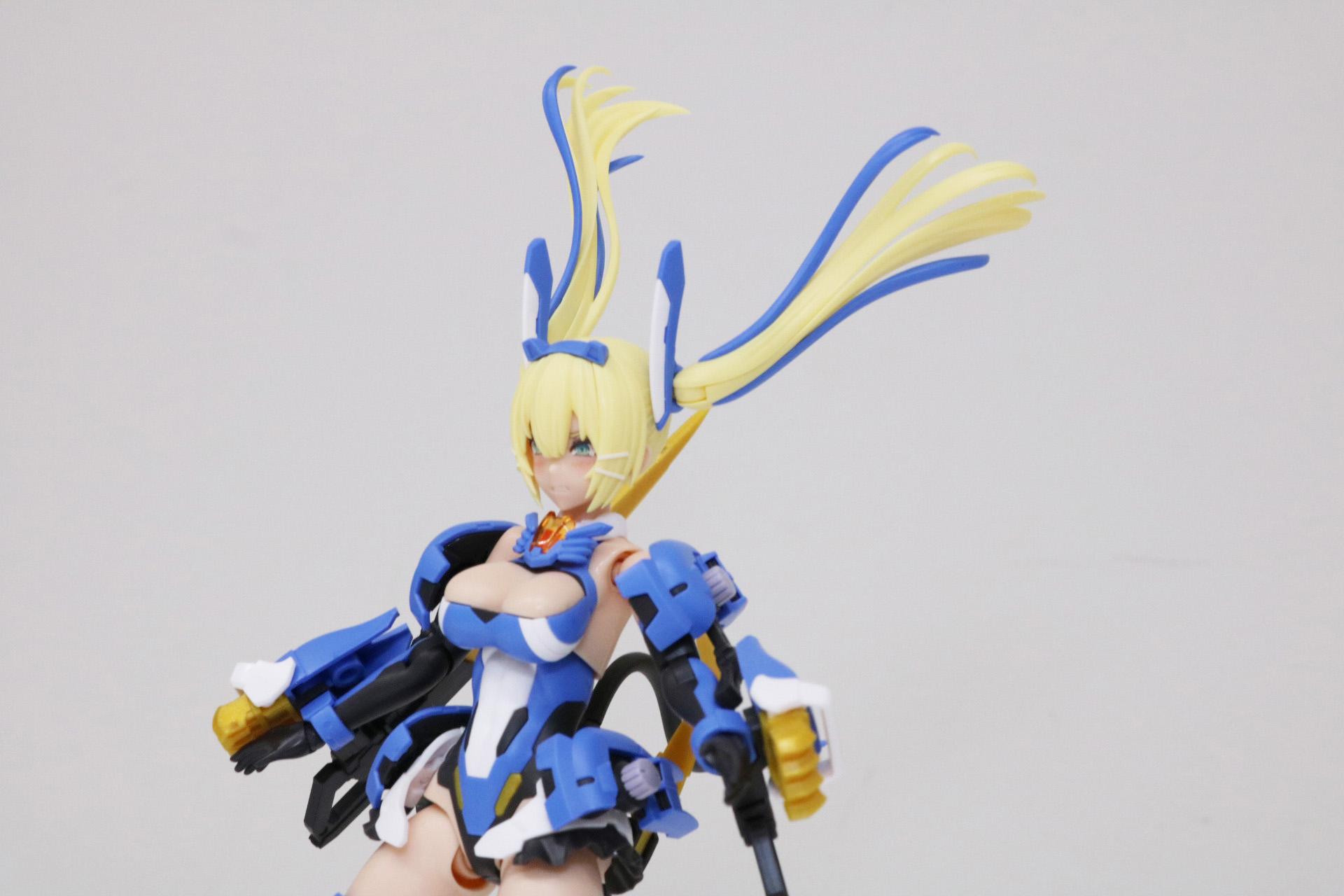 ツインテールも大きく可動。躍動感ある表現が可能