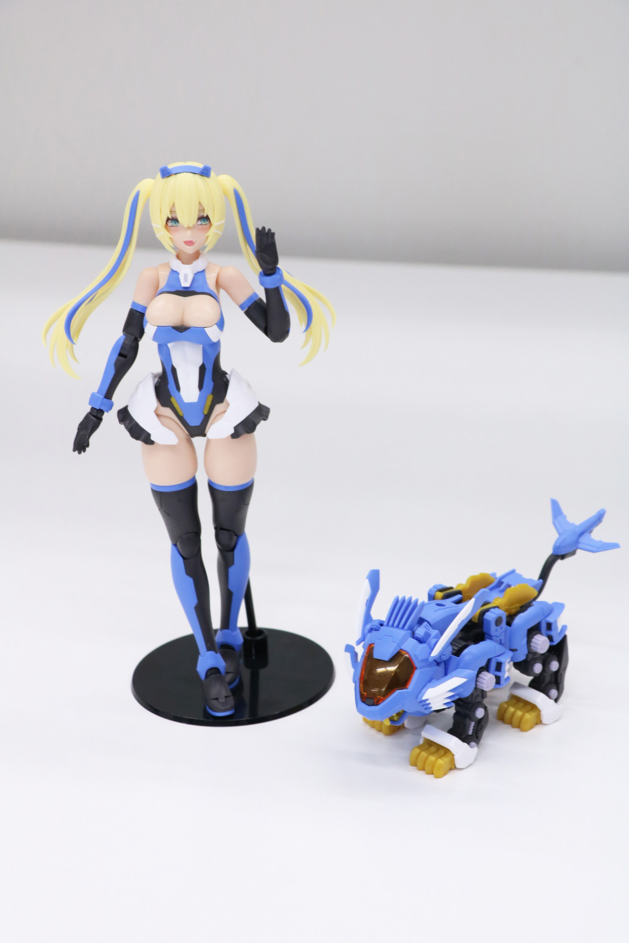 「メタモルバース」第1弾「MV-01 斬山碧 ＆ ブレードライガー」