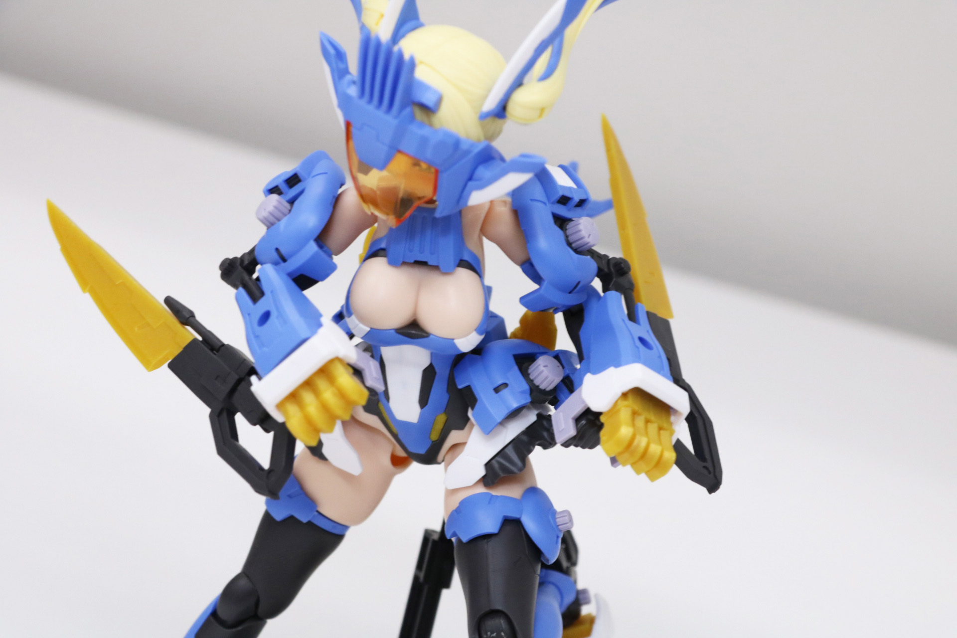 レーザーブレードはグリップパーツで手持ち状態にすることもできる