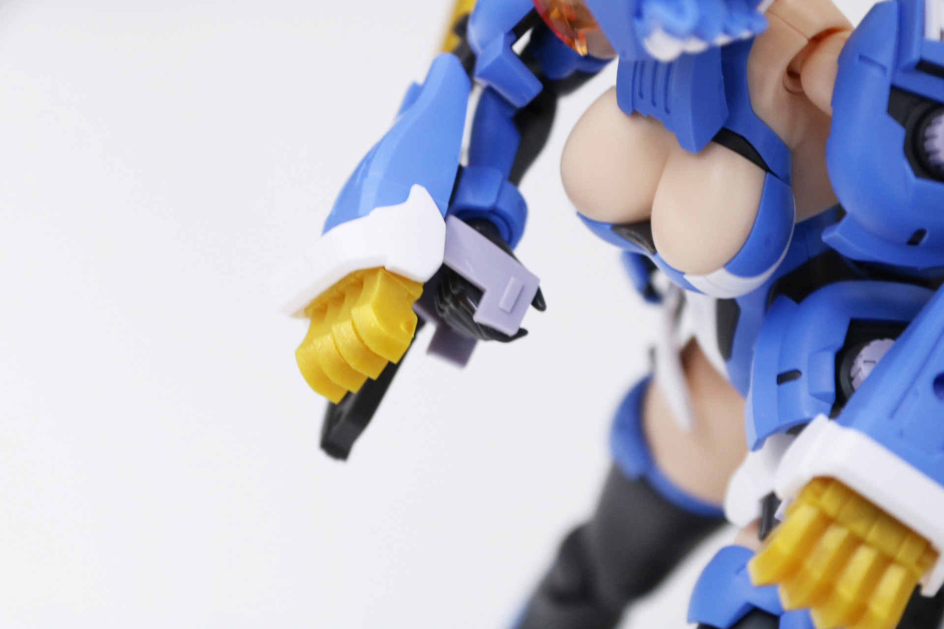 レーザーブレードはグリップパーツで手持ち状態にすることもできる