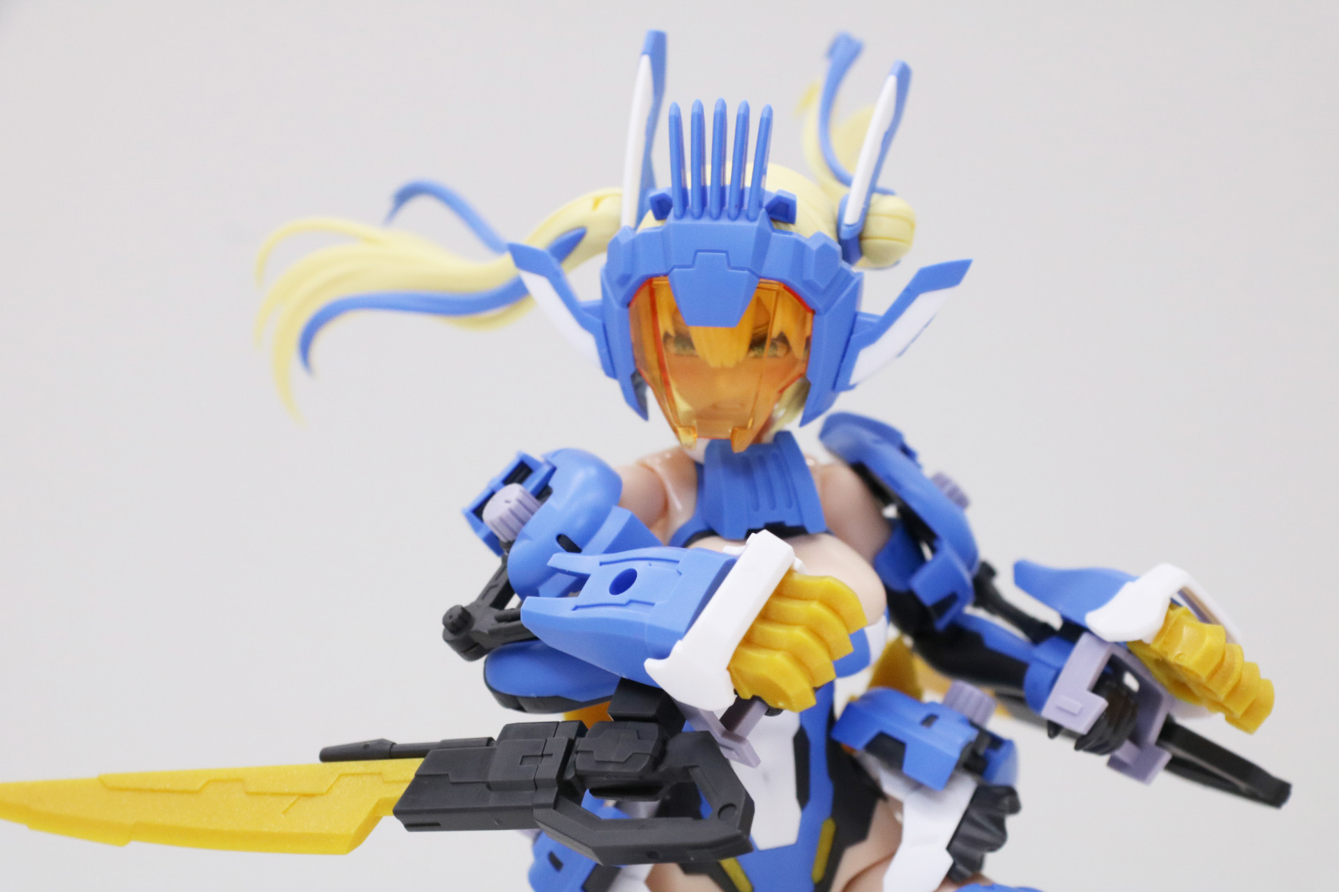 マスクのキャノピー越しからも表情がわかる