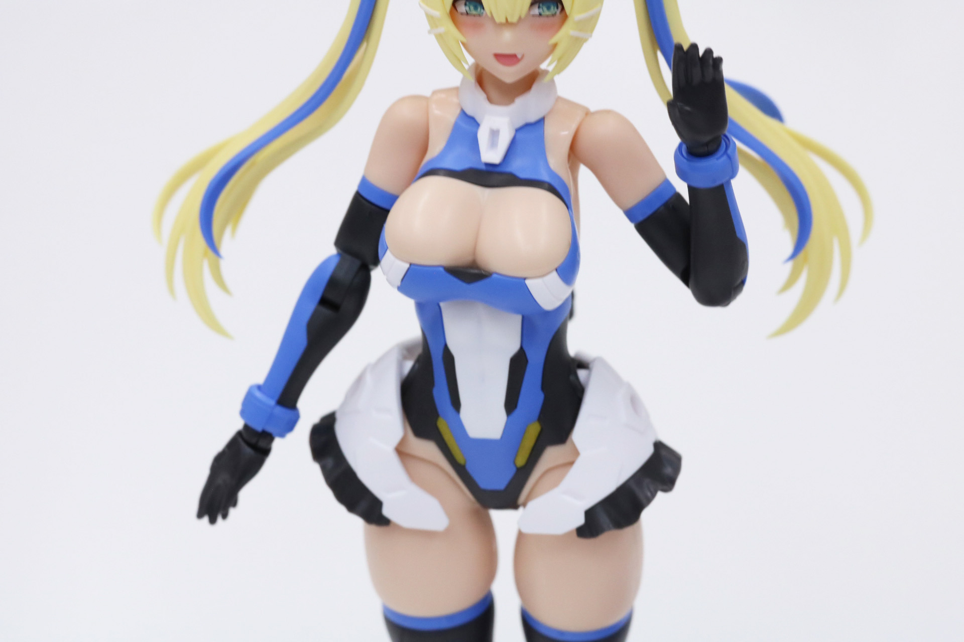 細かいライン部分も細かくパーツ分け