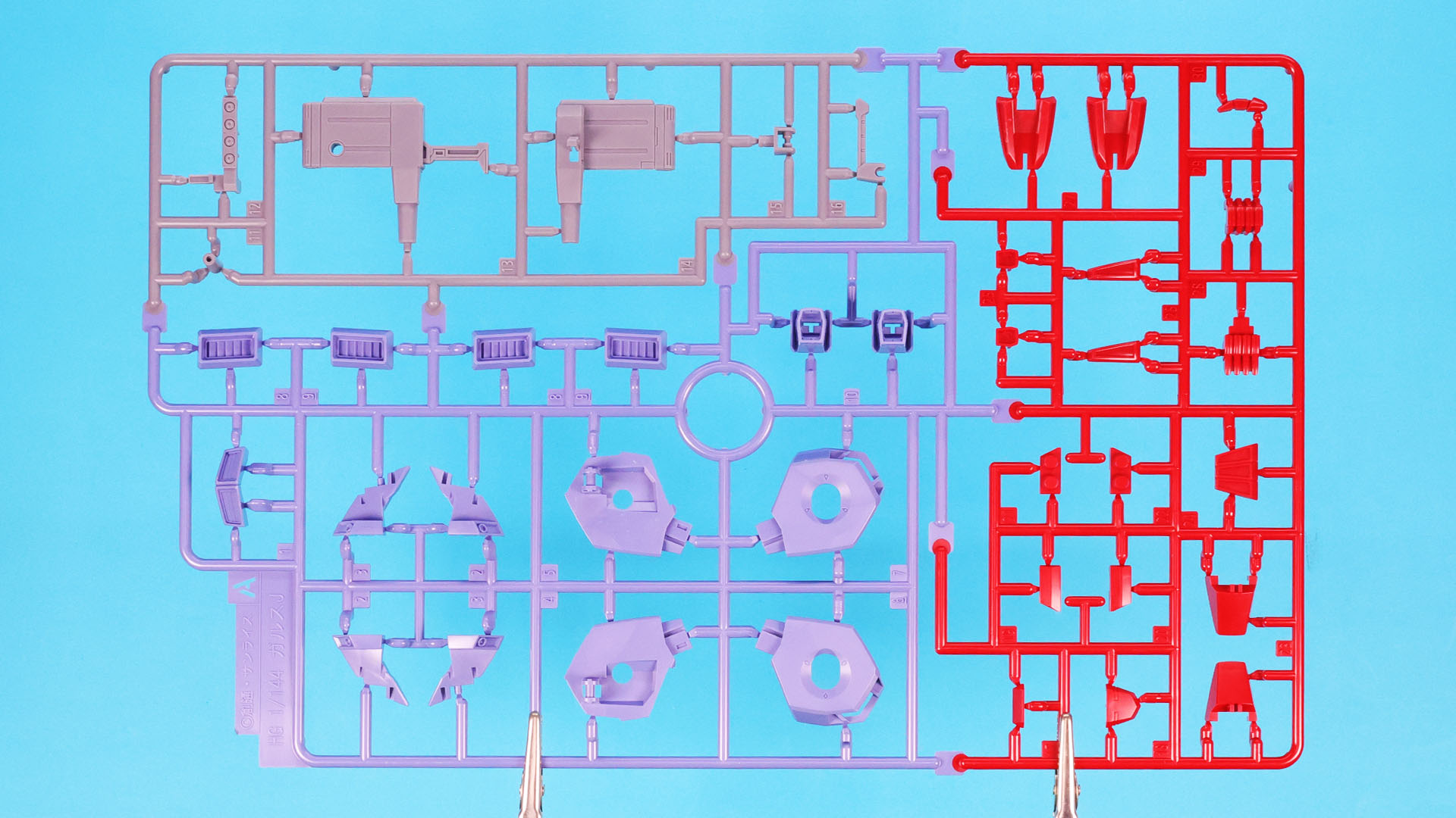 A:大きなエネルギー・ガン、ノズル類、加飾部