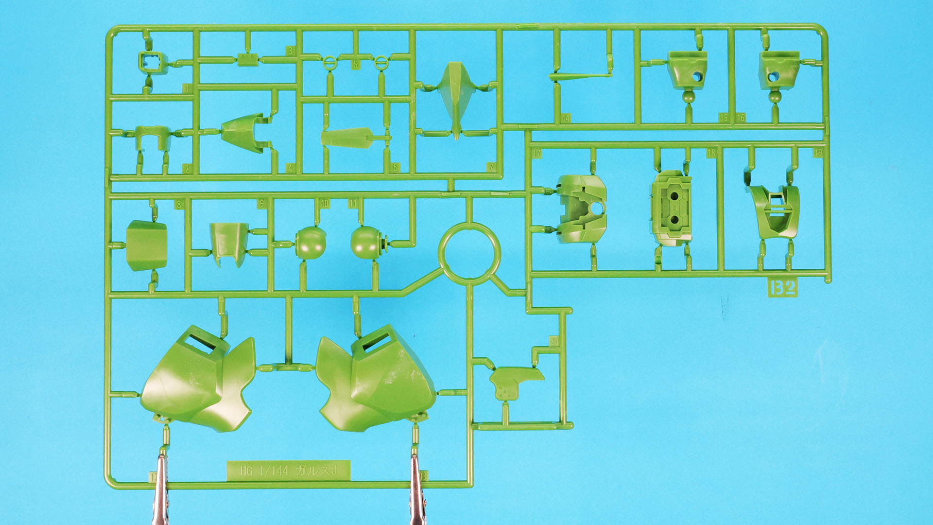 B2:主に脚部の装甲、胸部など