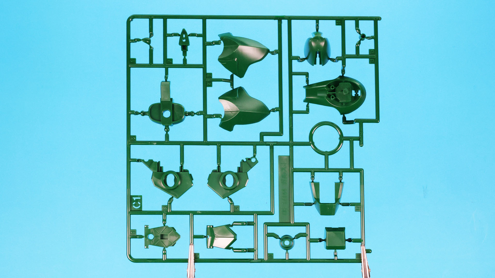 C1:主に腰部、腕部、バックパックの装甲