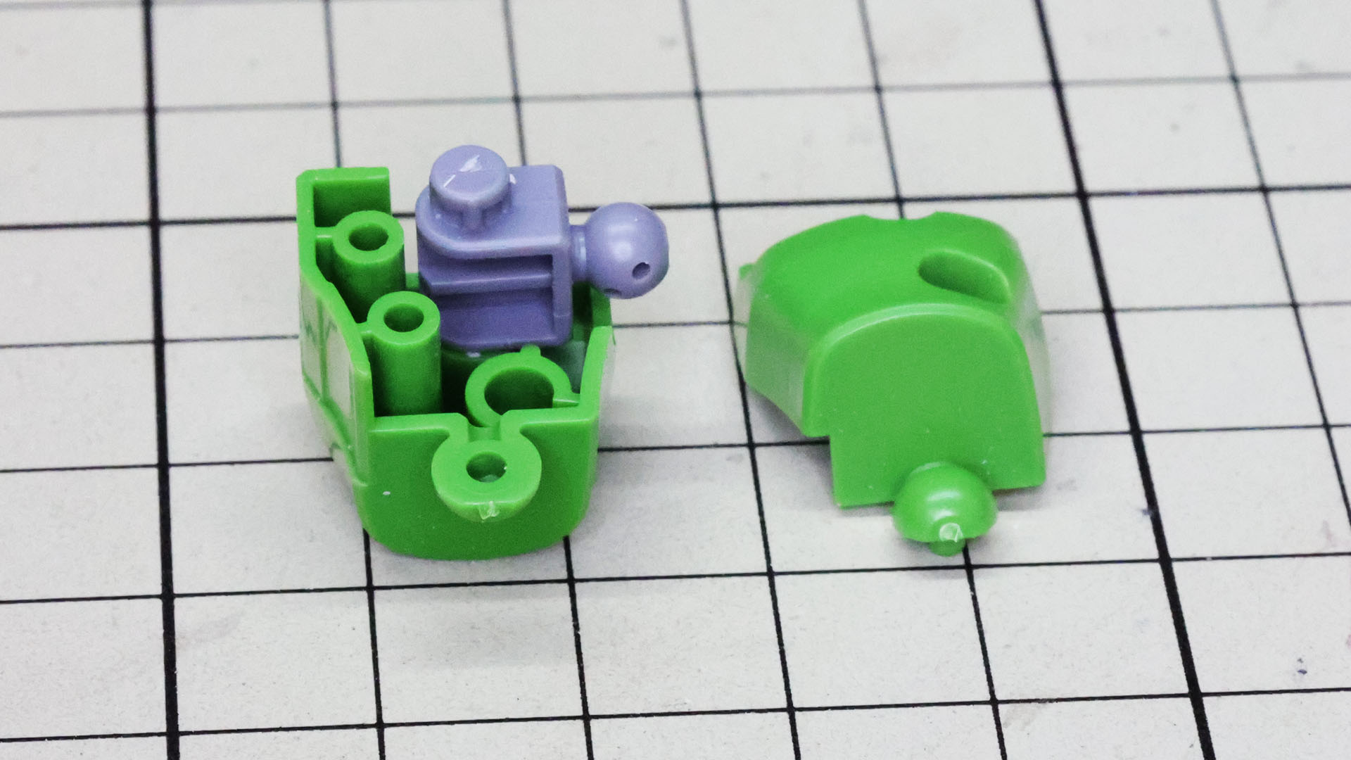 腹部の多軸関節で広範囲に表情付けができます