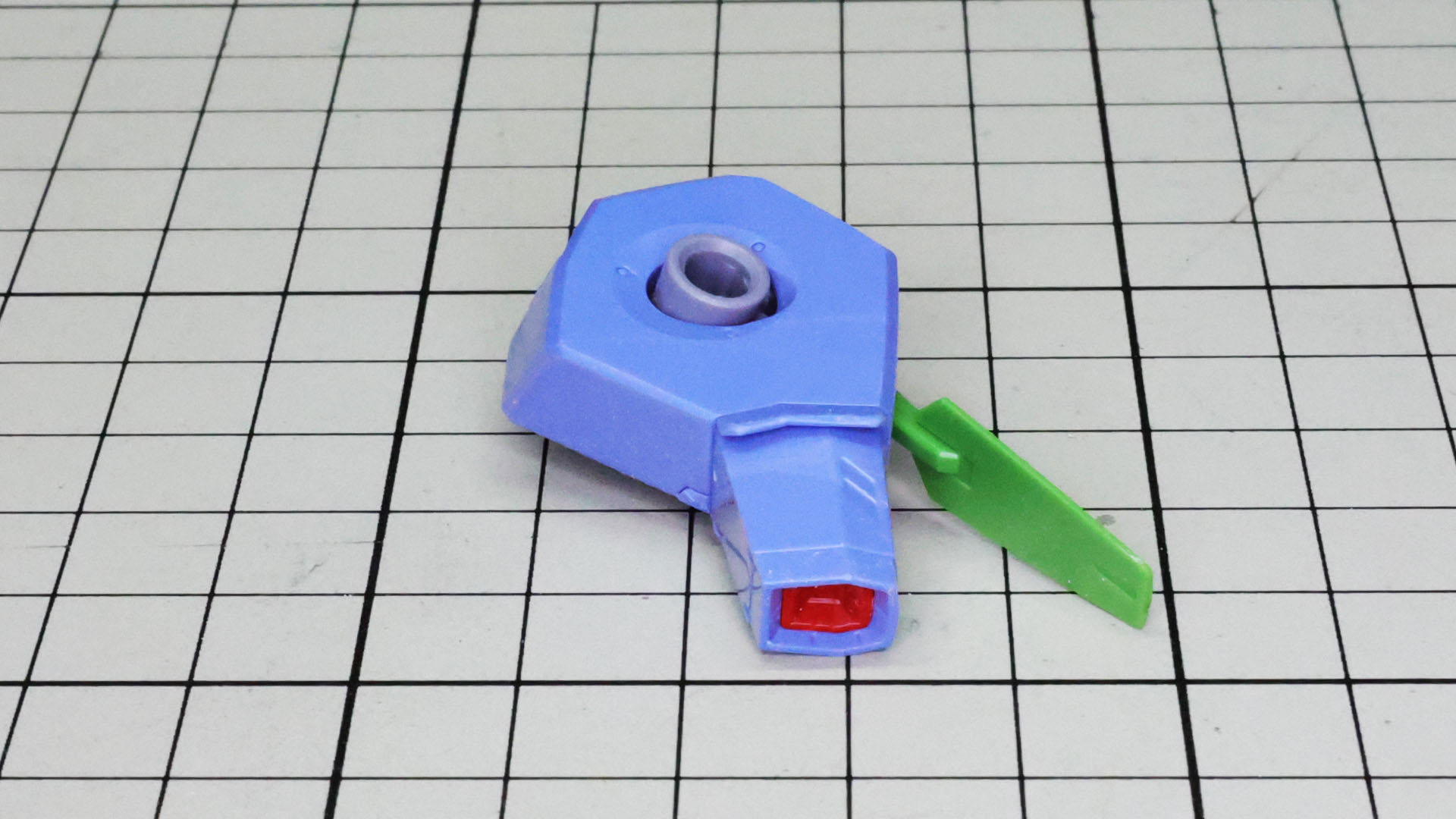 後方にはノズルを組み付けます。ノズル内にもパーツが組まれます