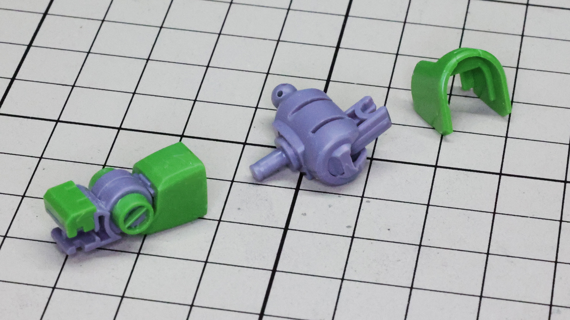 肩関節と腕部をドッキングさせます