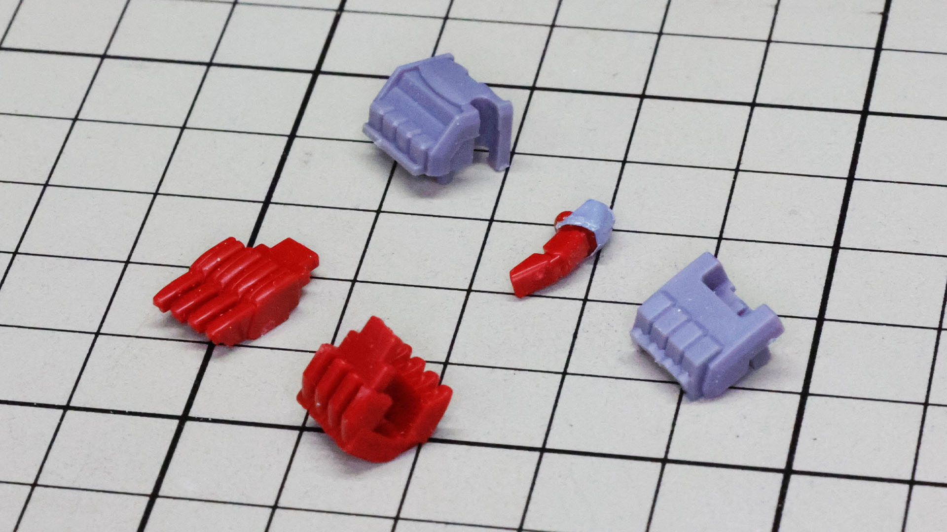 そのフィンガー・ランチャーは親指が可動します。その根元はシールで色分けが再現されます