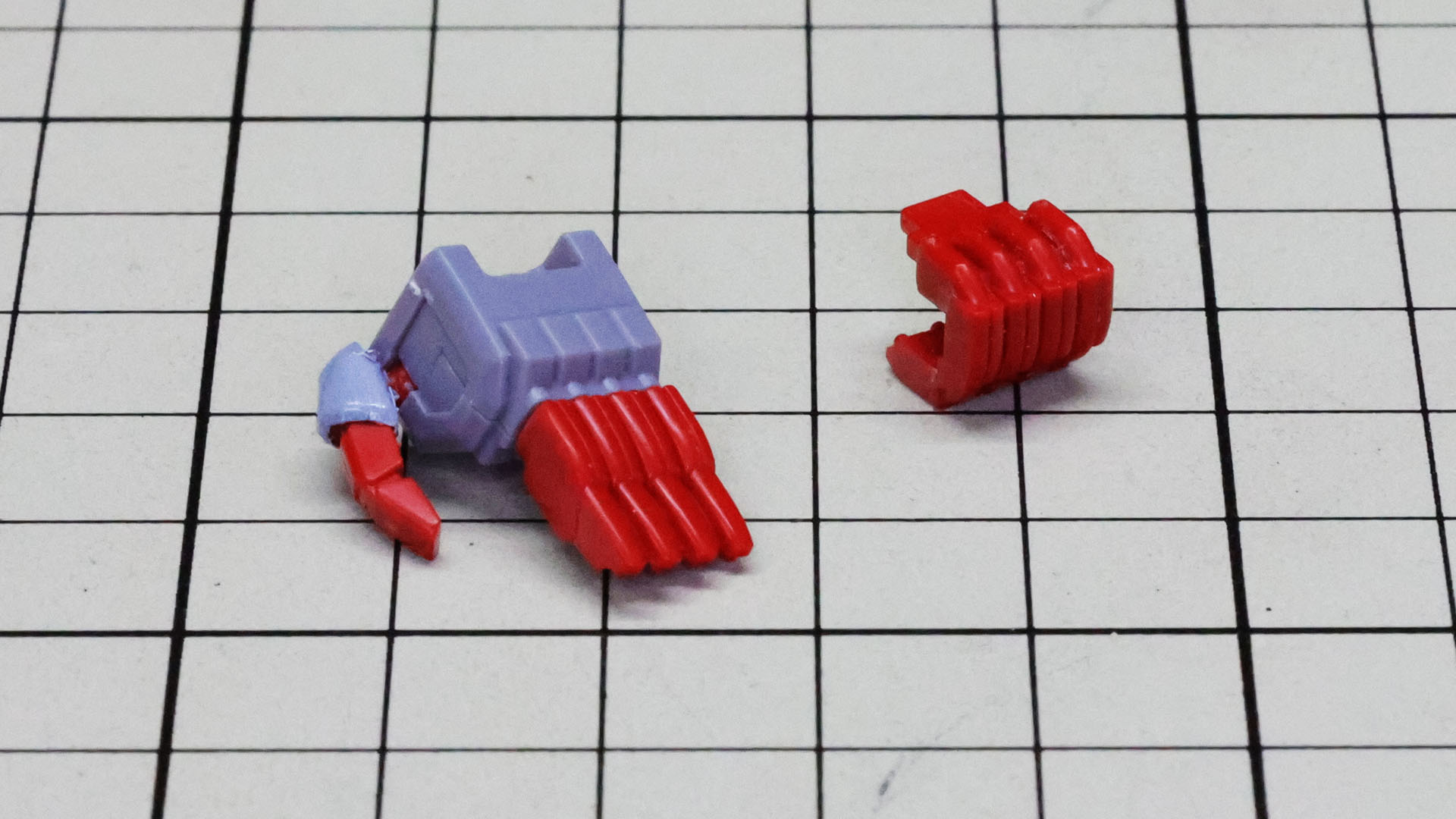 フィンガー・ランチャーの指は曲げた状態のものと交換できます