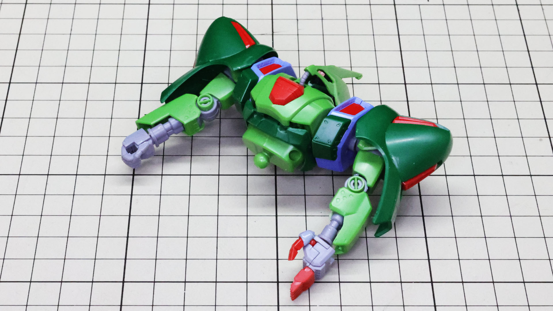 上半身とドッキングさせました。形状のメリハリがいい感じです