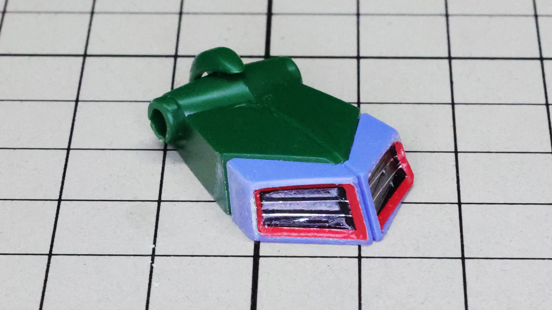 ここで脚部をドッキングさせて左右のスカートを取り付けます