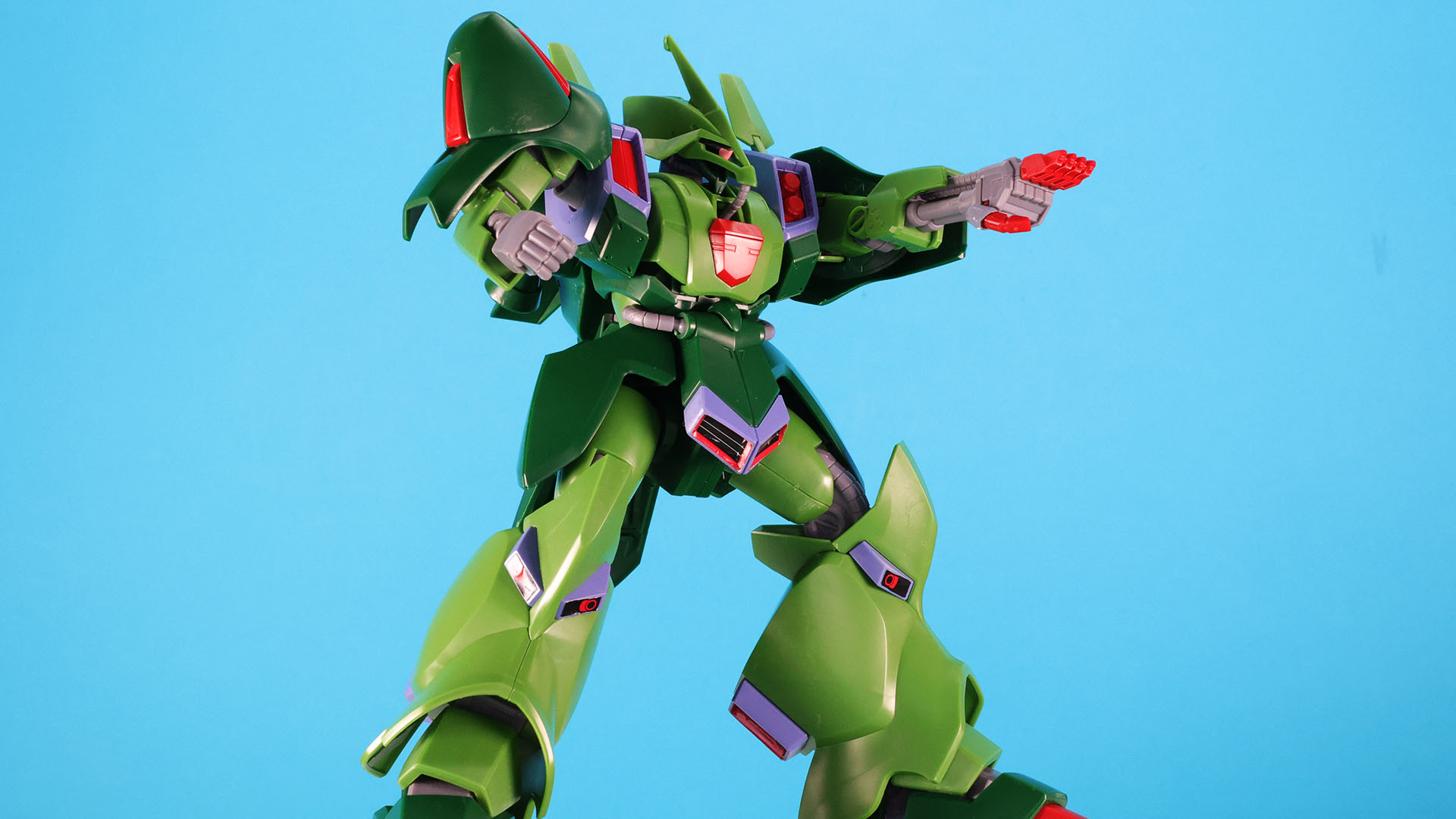 その指先にもディテールがあるので、ここをスミ入れするとさらに引き立ちそうです