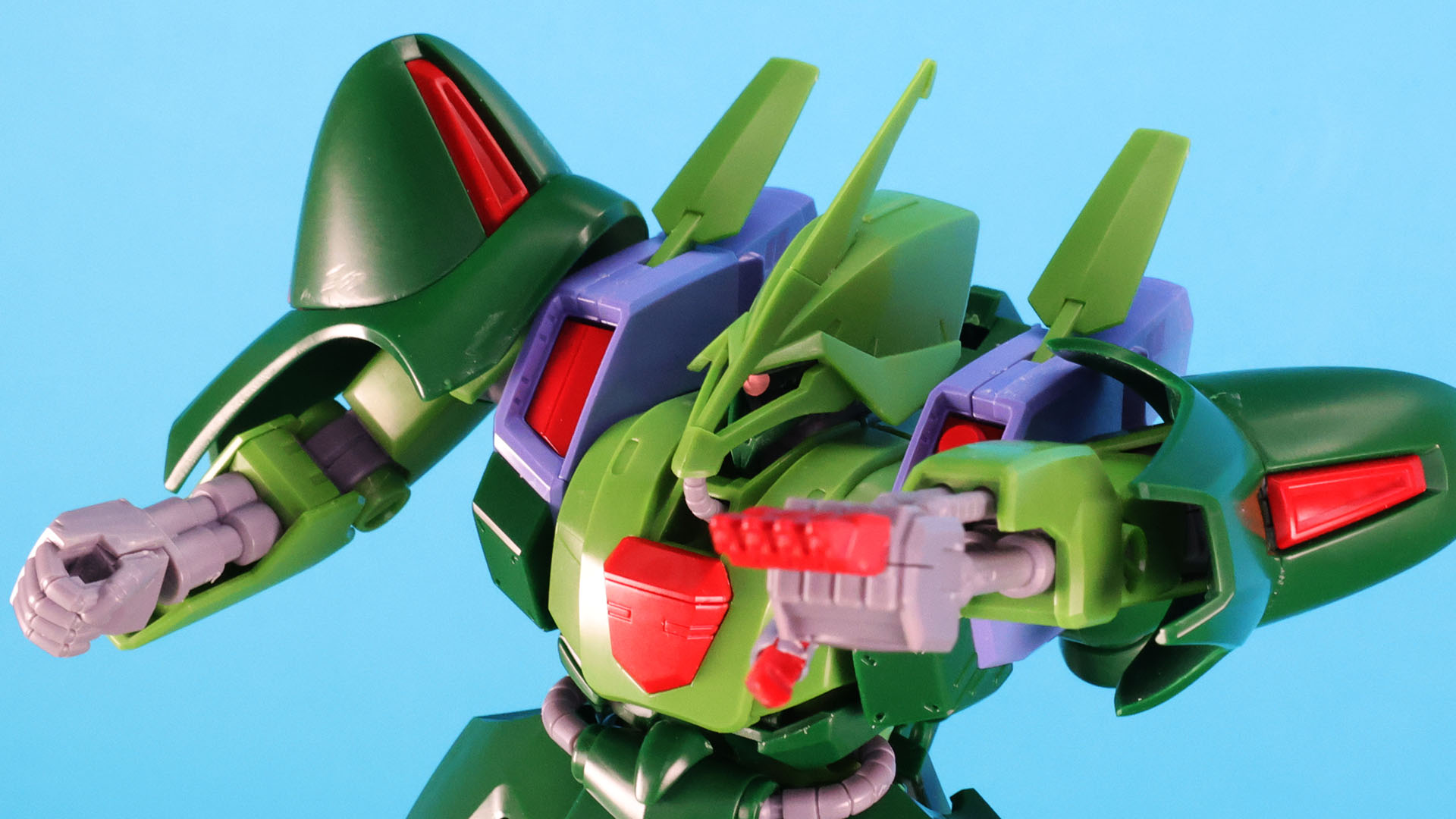 その指先にもディテールがあるので、ここをスミ入れするとさらに引き立ちそうです