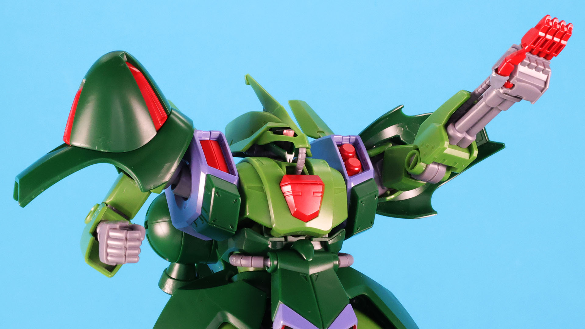 胸部左右にあるミサイル・ポッドのハッチは差し替えで開閉状態を表現できます