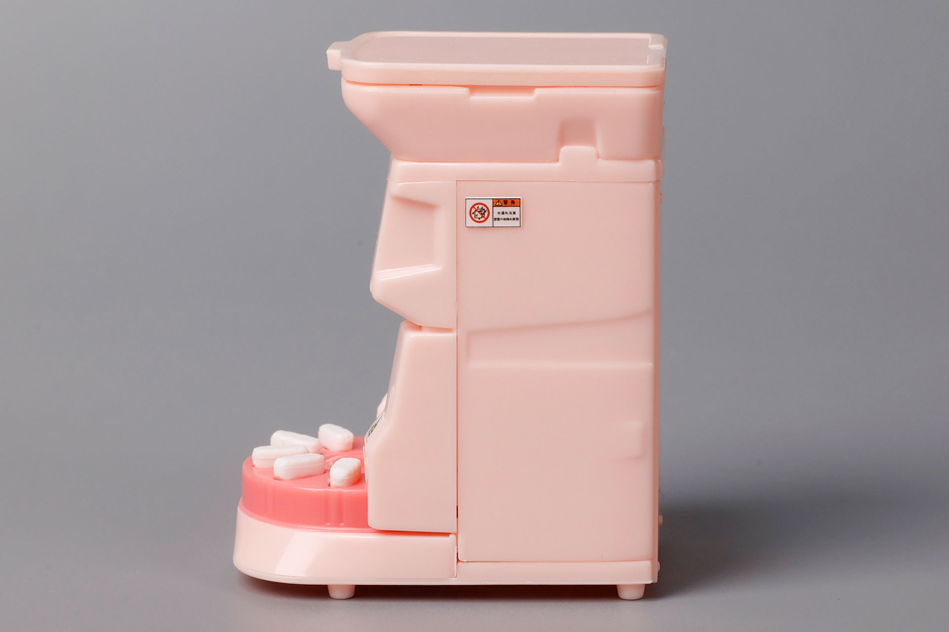 サイド部分の注意書きもシールで再現している