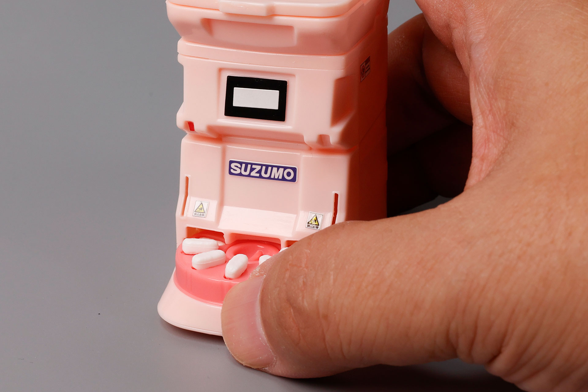 ターンテーブル部分は指で回すことができる