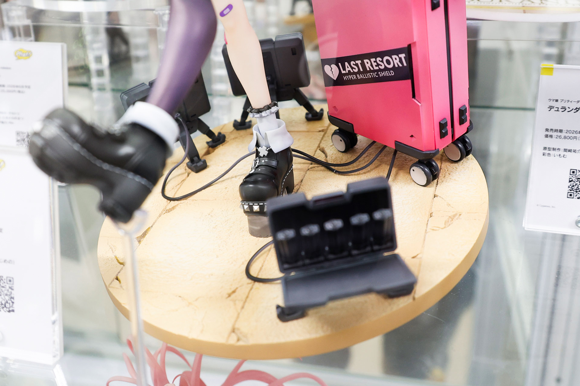 台座部分も賑やかだ