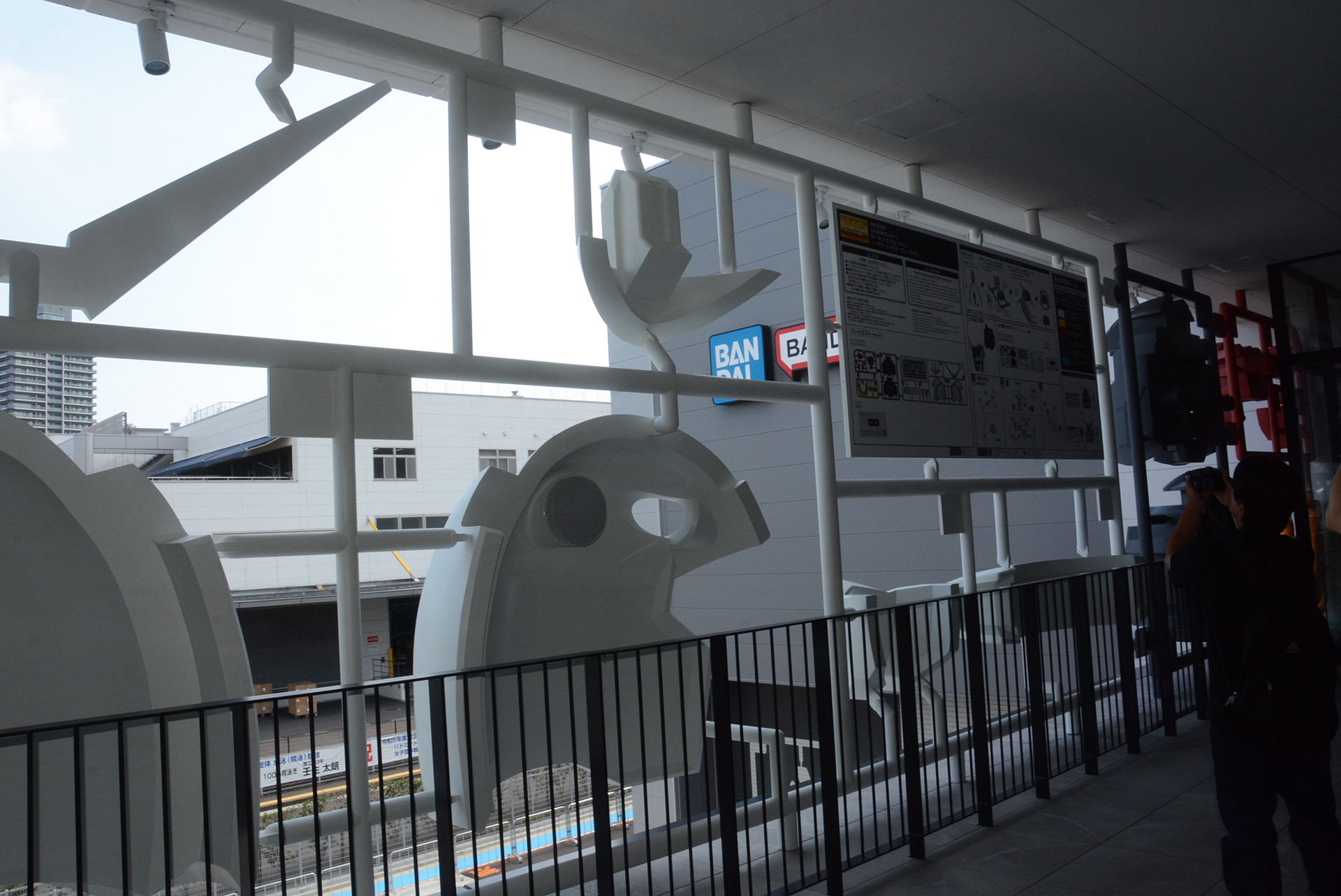 ミュージアム入り口に向かうと、ランナーの裏を見ることができる