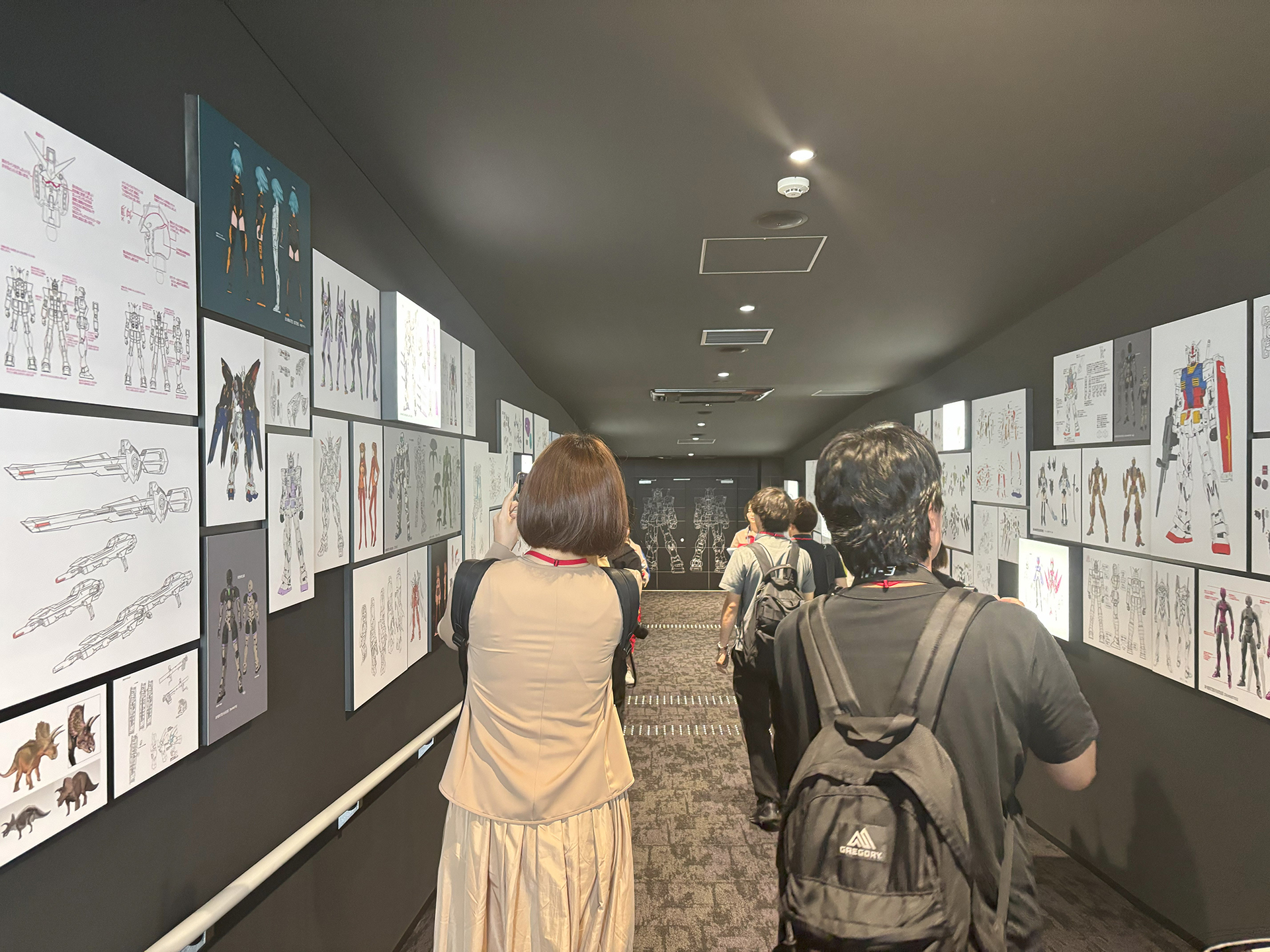 「商品企画書」をずらりと並べた「デザインロード」