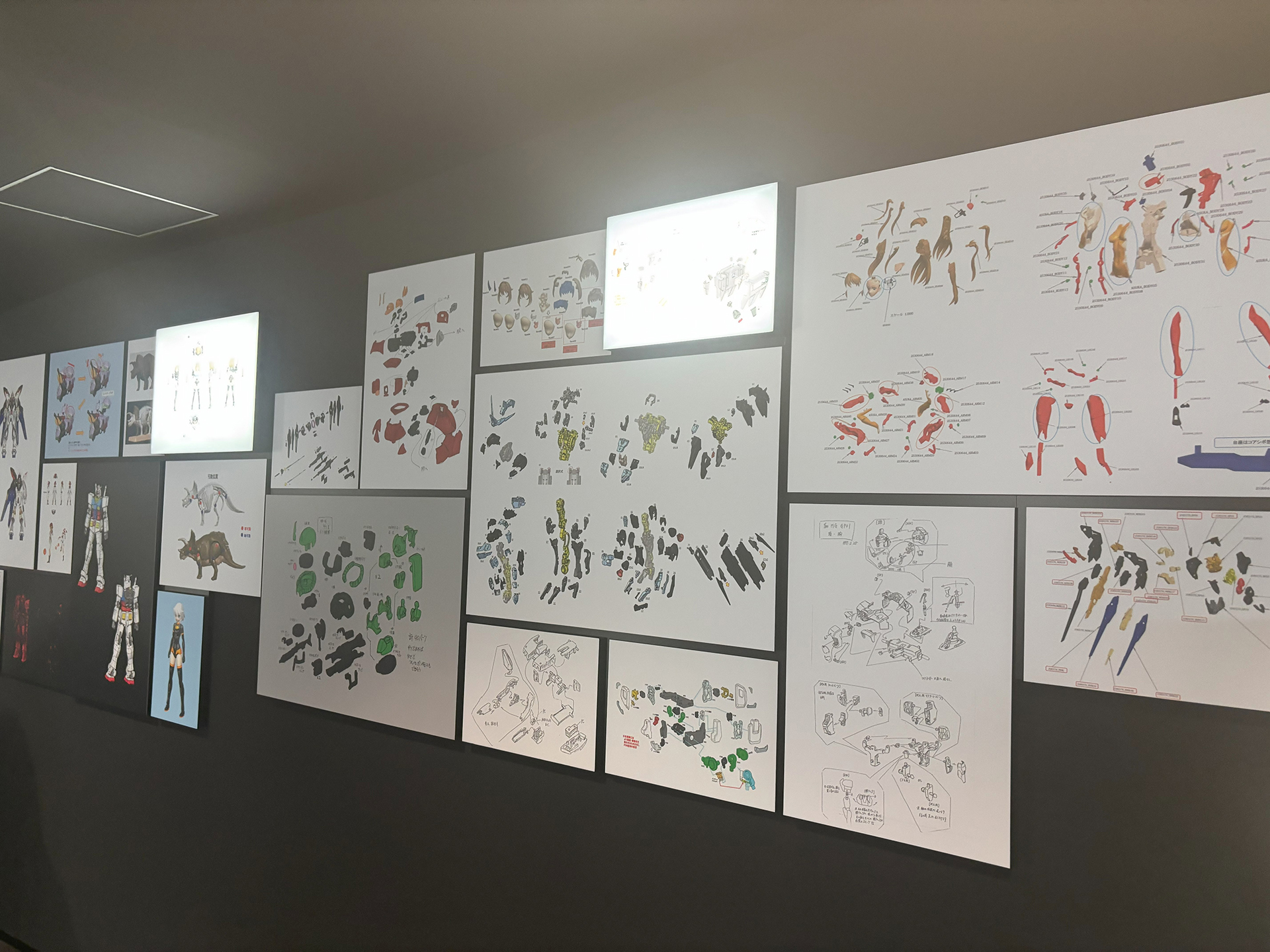 「商品企画書」をずらりと並べた「デザインロード」