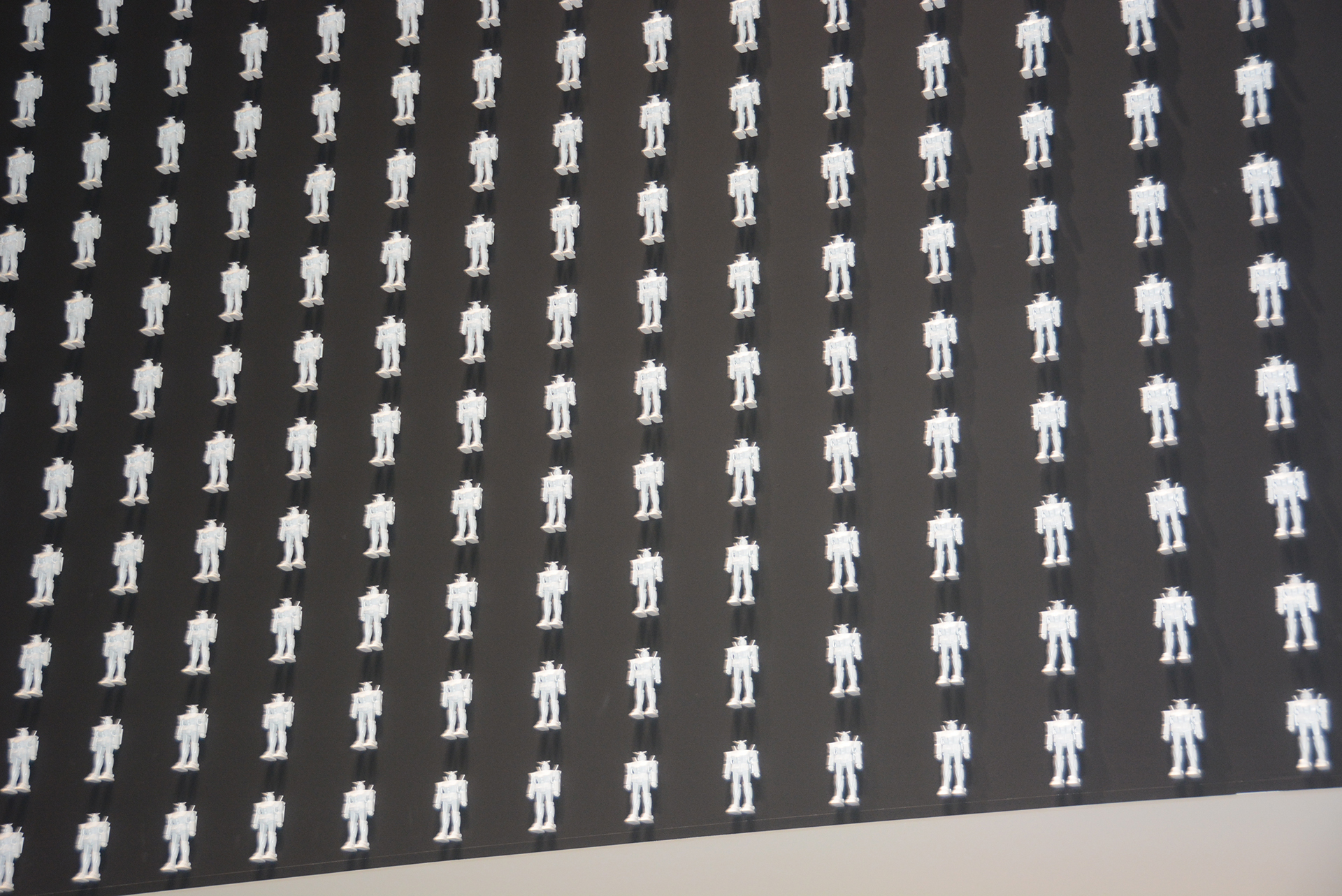 新工場の生産力を実感できる4,000体のガンダム。1日にこれだけのガンプラを生産可能なのだ