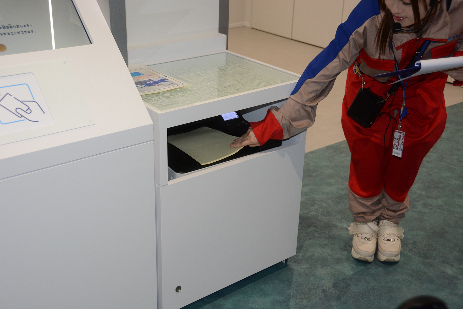 最後はデザインしたパッケージがシールとして出力される