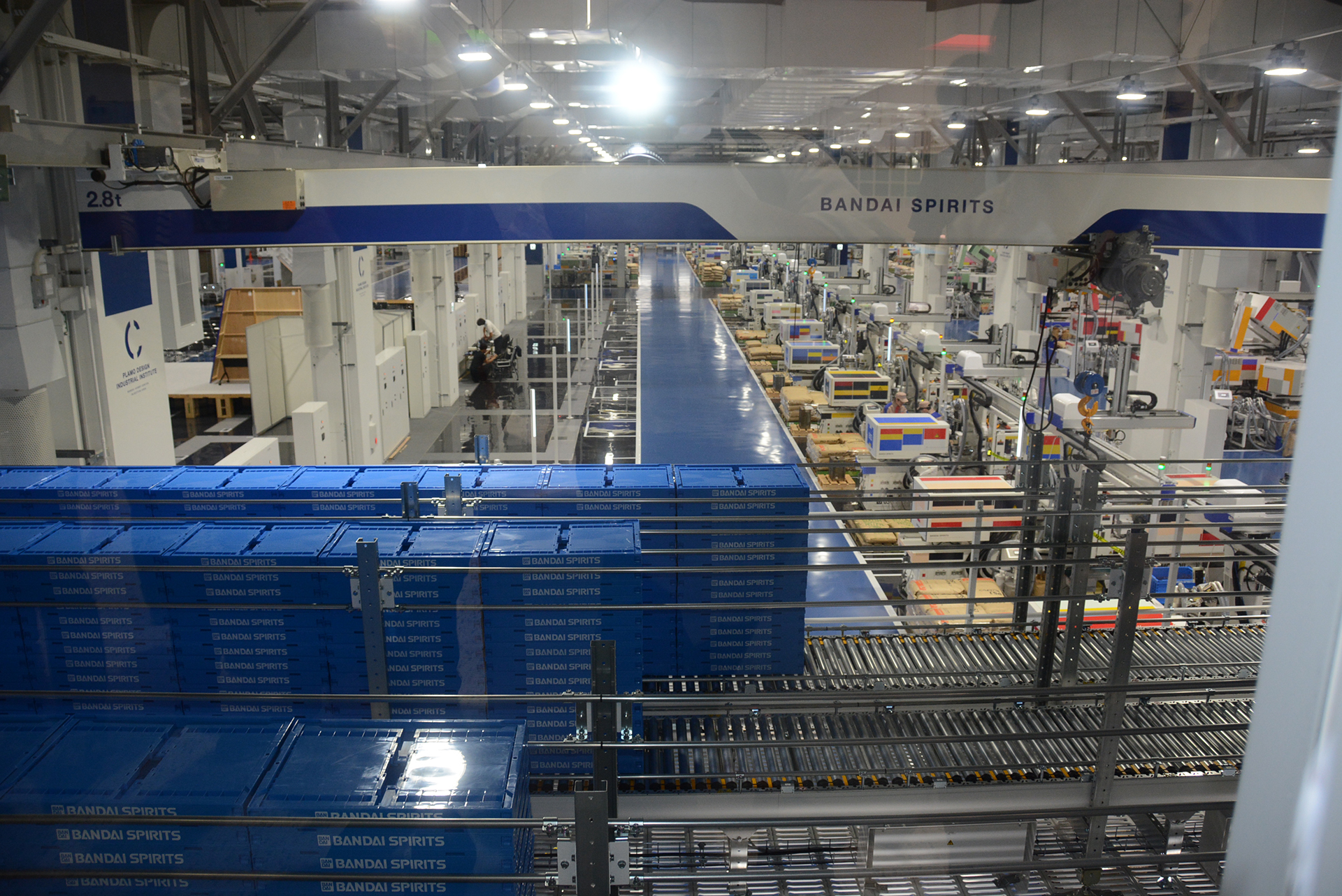 ミュージアム見学では実際の工場内には入れないが、いくつかの部屋がガラス張りになっていて、実際の工場での作業風景を見ることができる。