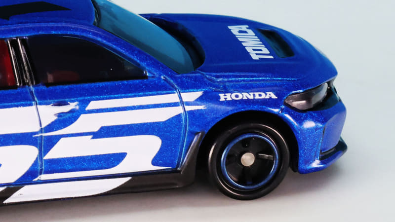 フロントホイールフェンダーには“HONDA”のロゴをプリントしています