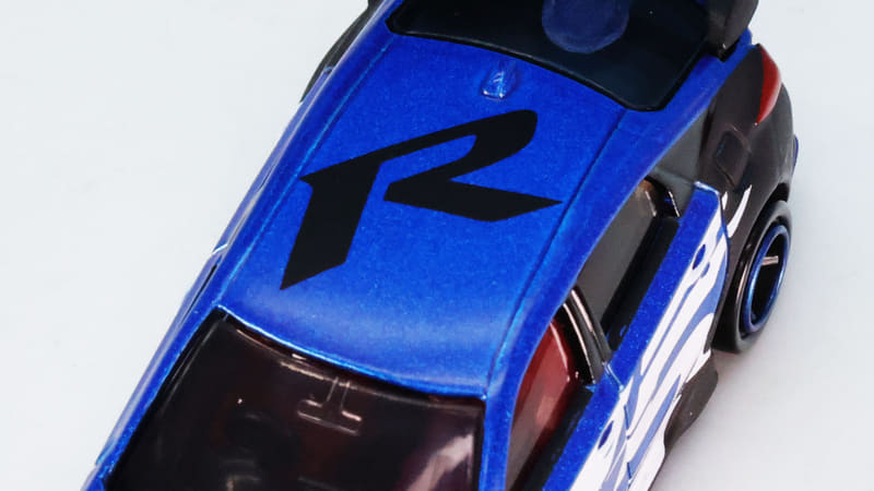 ルーフ上にはタイプRの“R”のプリントしています！