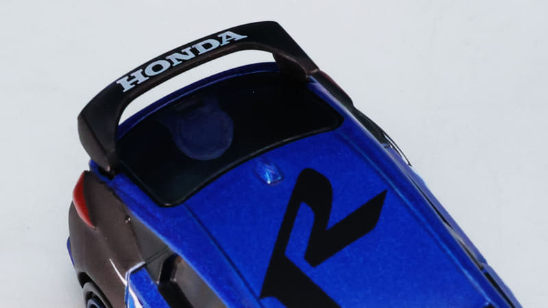 リアウイングにも“HONDA”ロゴをプリント。レーシングカーのような演出です